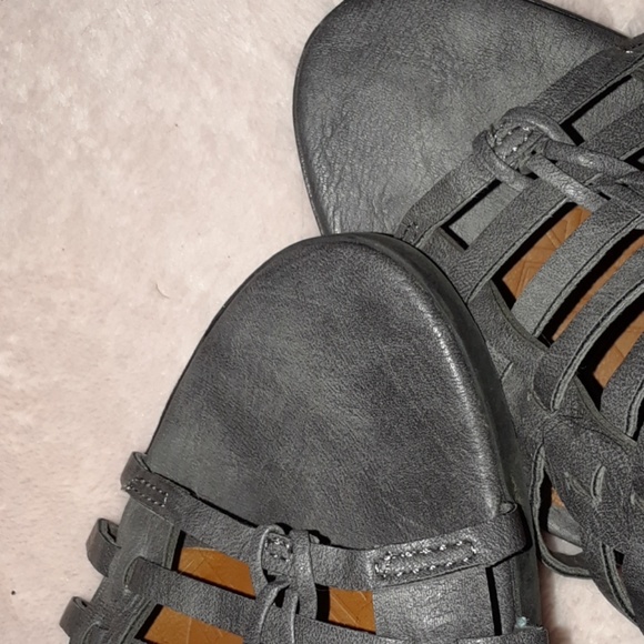 Wide Heel - Picture 8 of 8